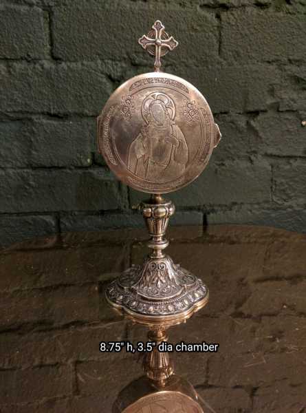 Custodial-luna-holder-2