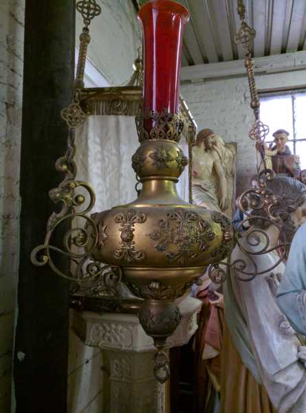 Incredible-Sanctuary-Lamp-closeup