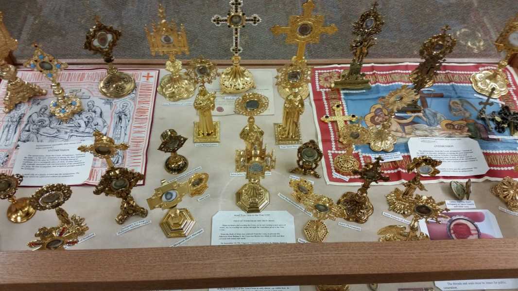 Relic-Reliquary-Display-2