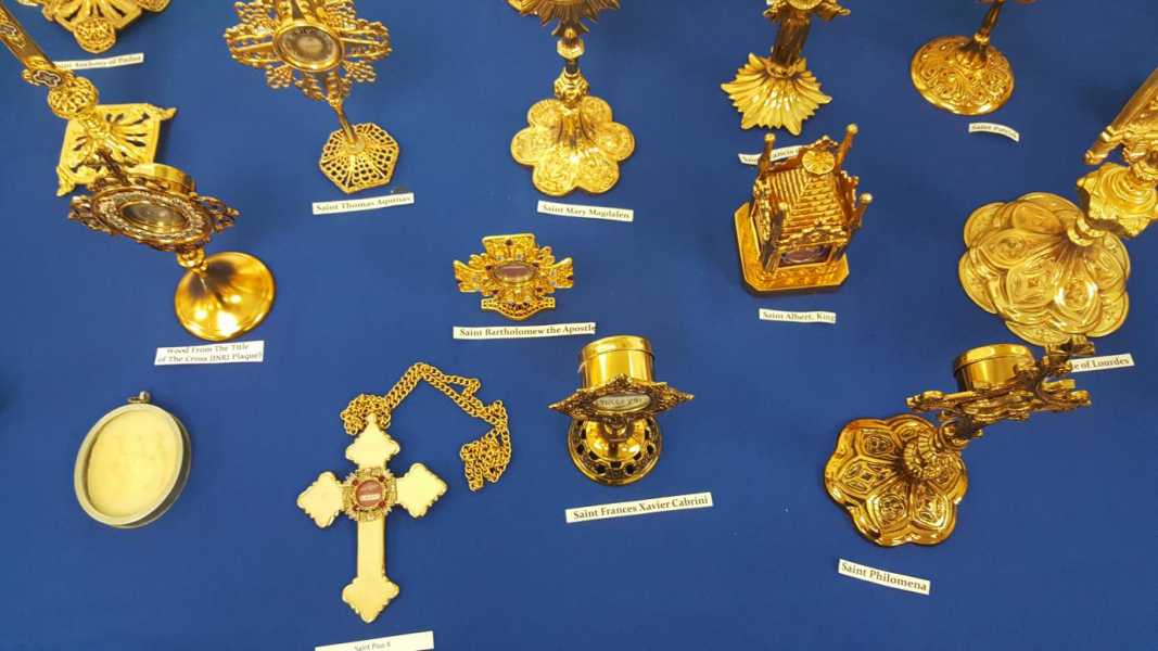 Relic-Reliquary-Display-5