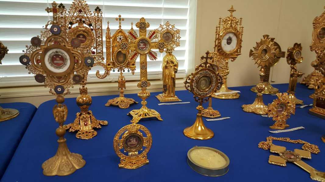 Relic-Reliquary-Display-6